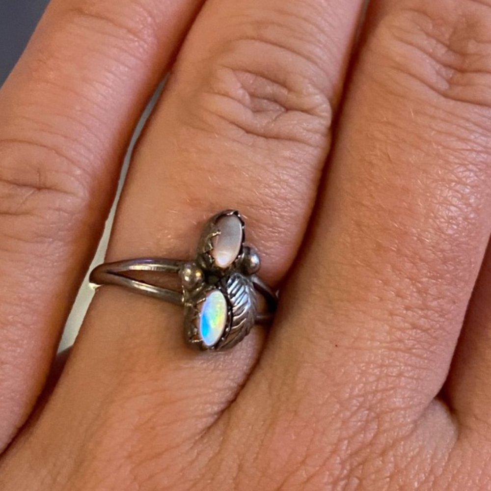 VINTAGE Multi-Stone Mother of Pearl Ring-Size 5.75